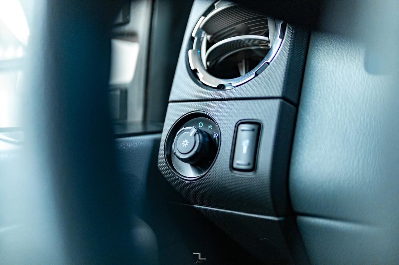 2012 Ford F-350 4x4 Super Cab XLT Dually Red Deer AB