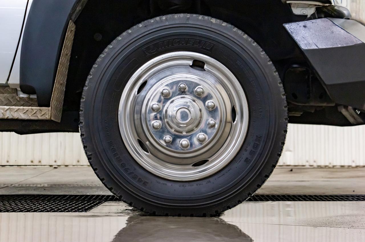 2012 Ford F-550 4x4 Reg Cab XLT Mechanic's Box Red Deer AB