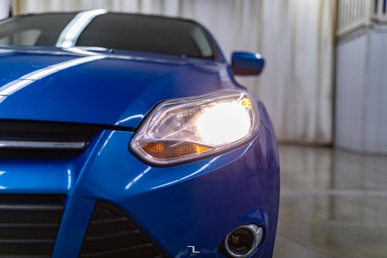 2012 Ford Focus SE Hatchback Roof Red Deer AB