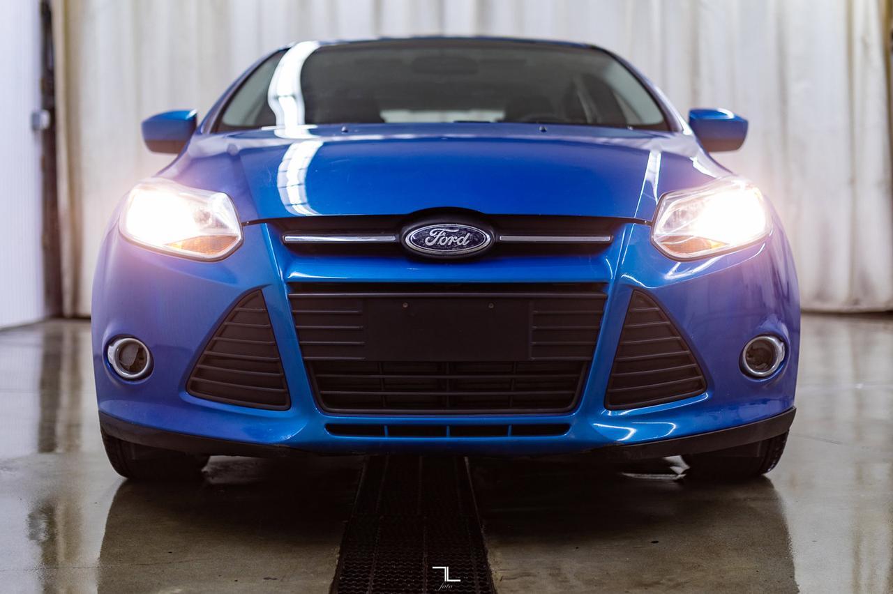 2012 Ford Focus SE Hatchback Roof Red Deer AB