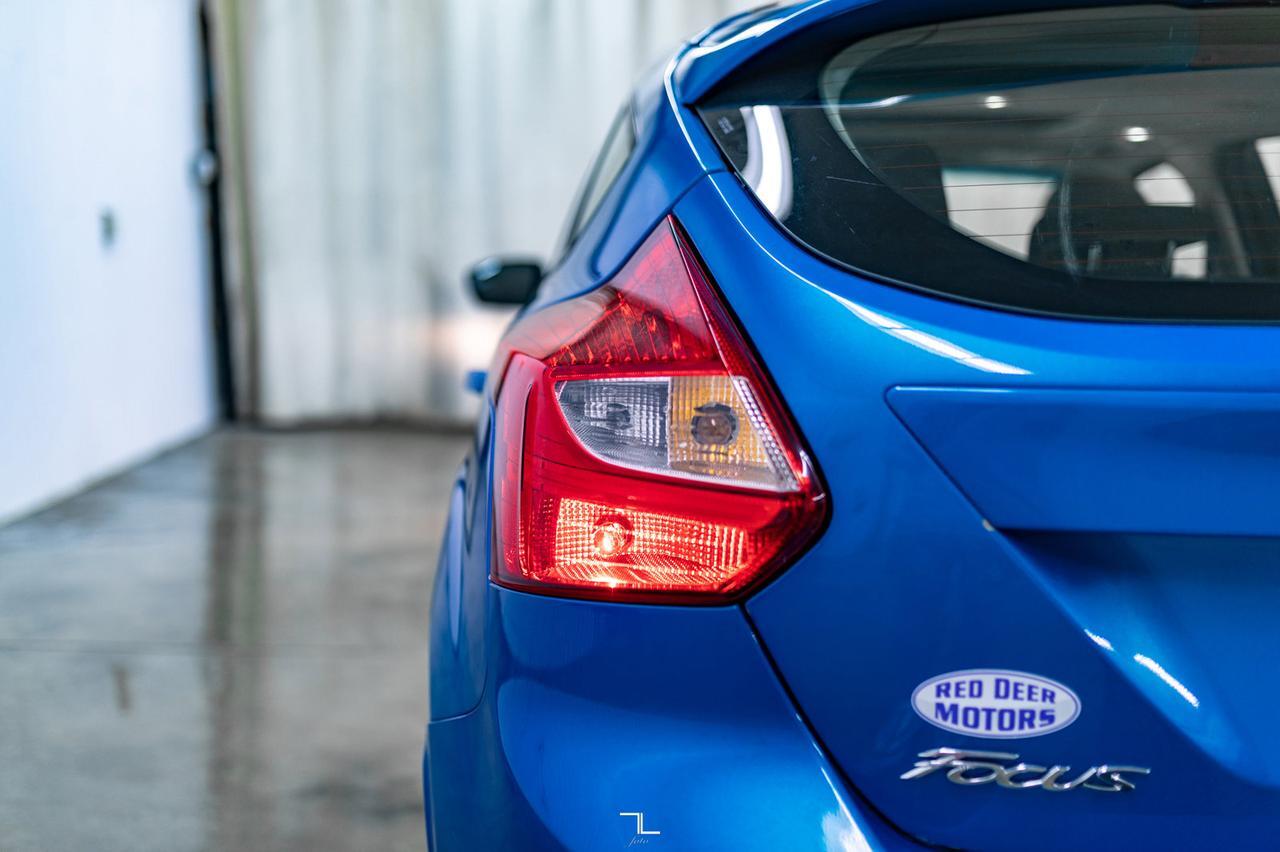 2012 Ford Focus SE Hatchback Roof Red Deer AB