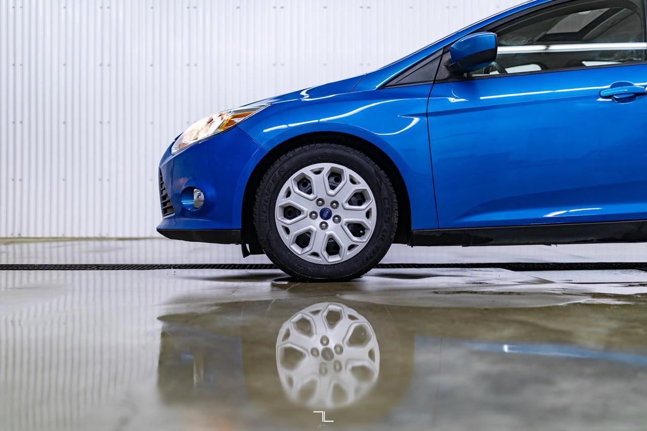 2012 Ford Focus SE Hatchback Roof Red Deer AB