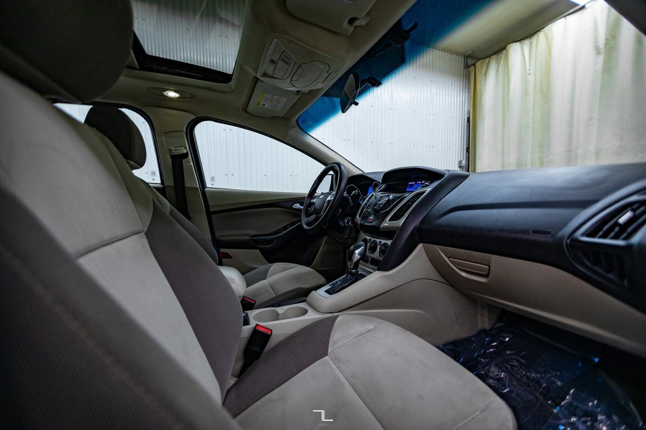 2012 Ford Focus SE Hatchback Roof Red Deer AB