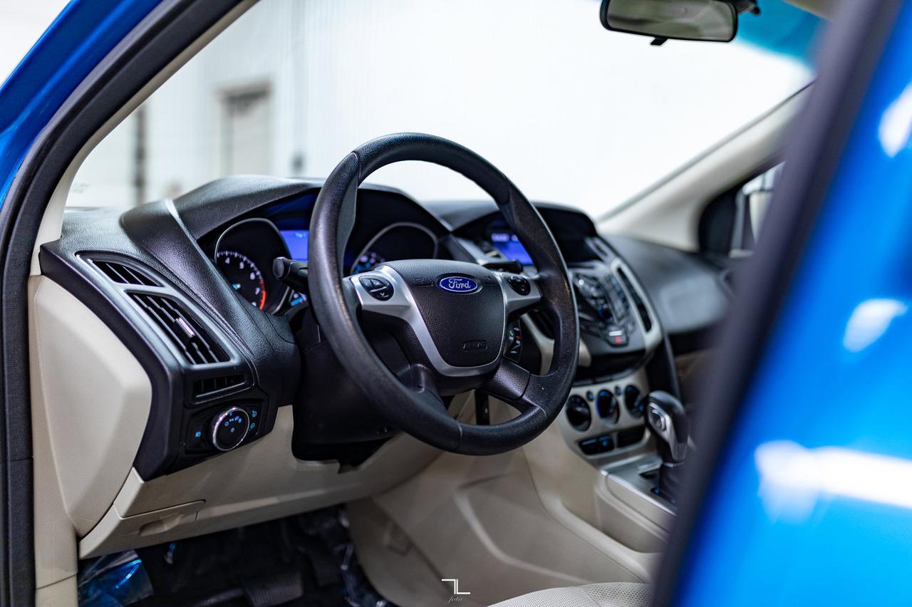 2012 Ford Focus SE Hatchback Roof Red Deer AB