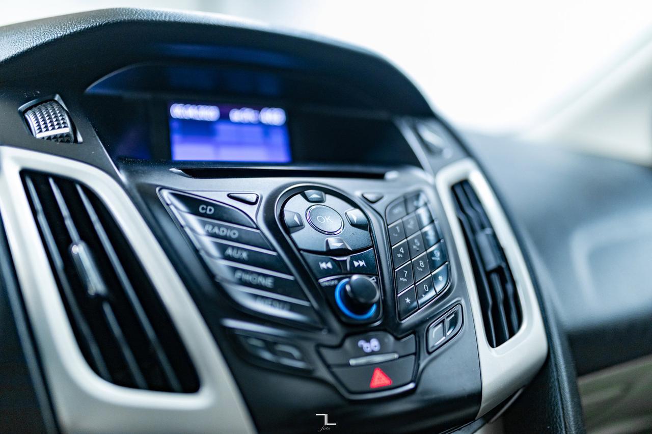 2012 Ford Focus SE Hatchback Roof Red Deer AB