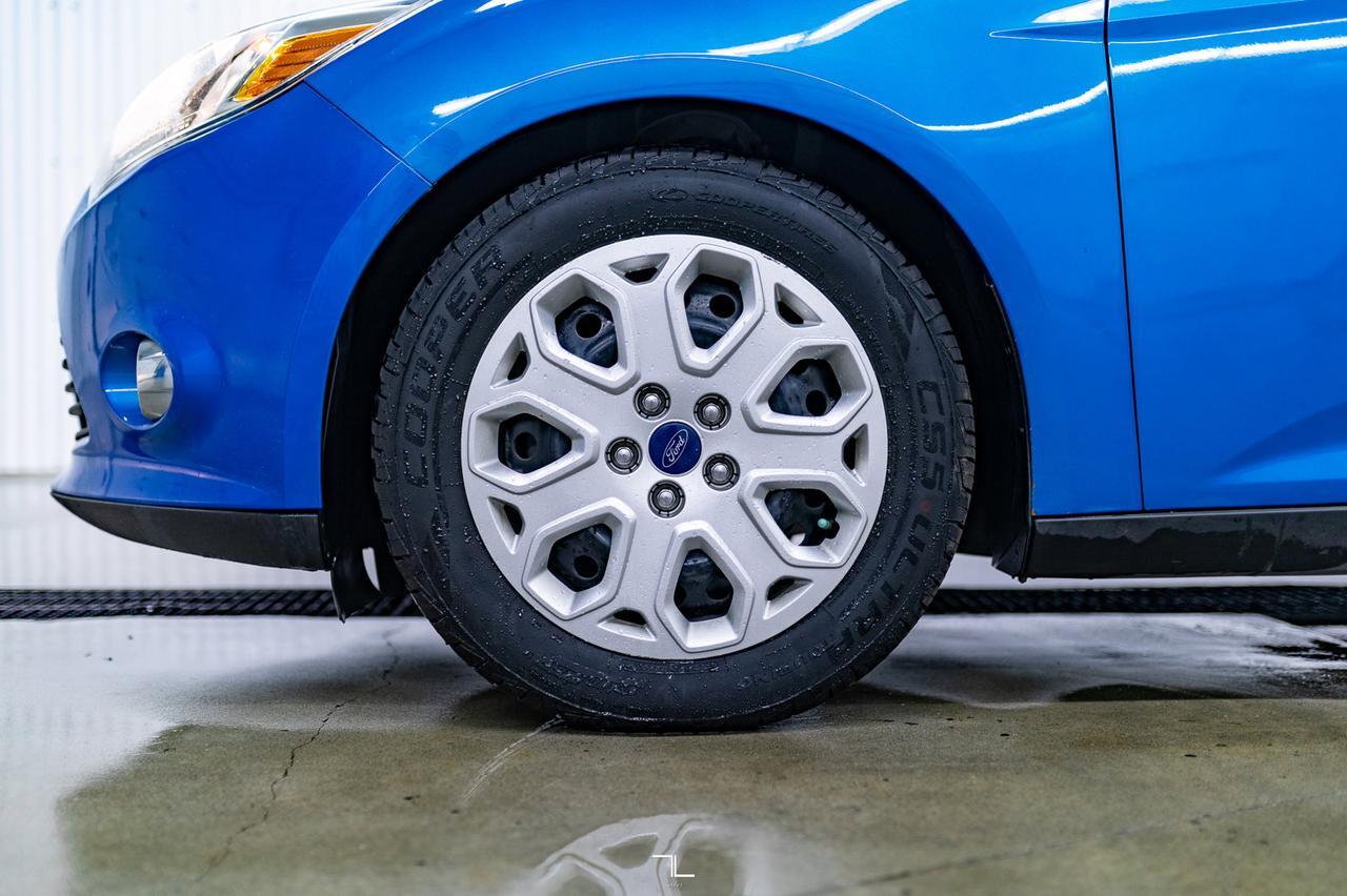 2012 Ford Focus SE Hatchback Roof Red Deer AB