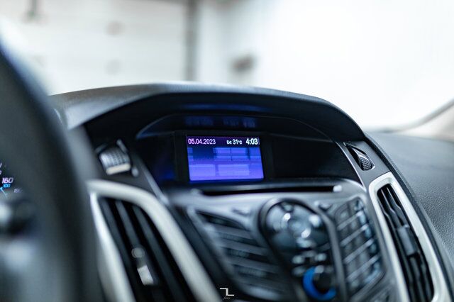 2012 Ford Focus SE Hatchback Roof Red Deer AB