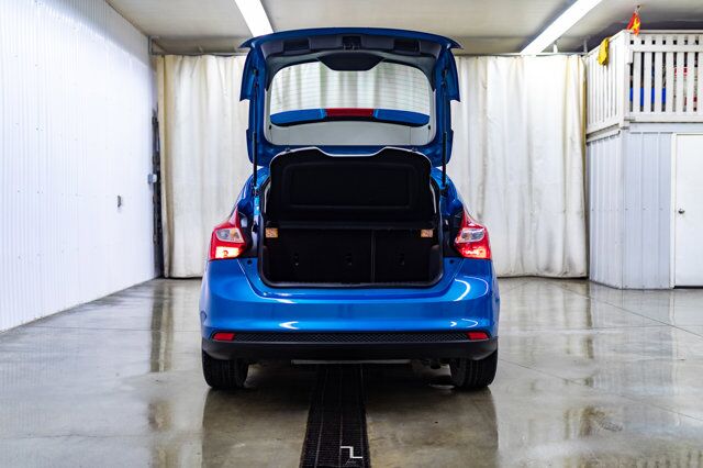 2012 Ford Focus SE Hatchback Roof Red Deer AB