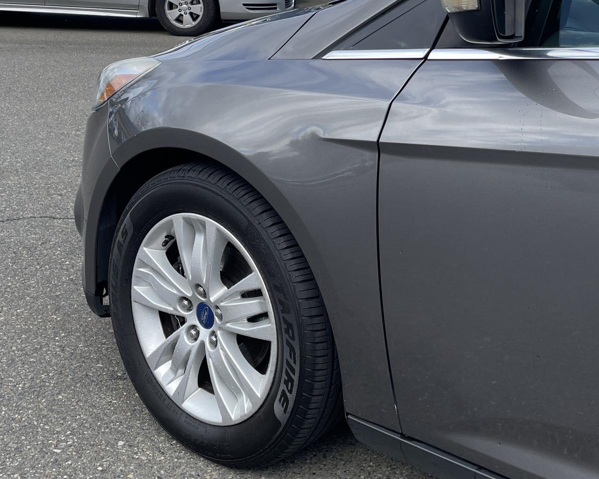 2012 Ford Focus SEL Sedan 4D