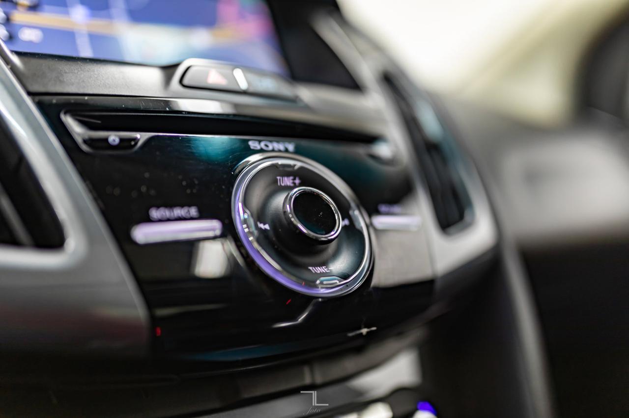 2012 Ford Focus Titanium Leather Roof Nav BCam Red Deer AB