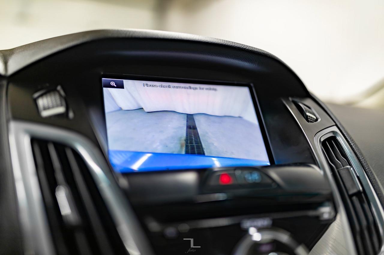 2012 Ford Focus Titanium Leather Roof Nav BCam Red Deer AB