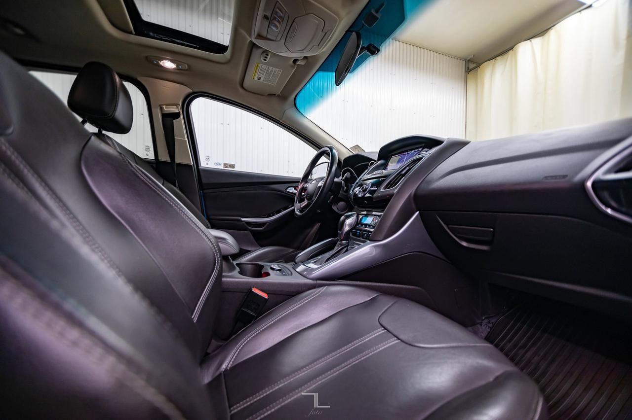 2012 Ford Focus Titanium Leather Roof Nav BCam Red Deer AB