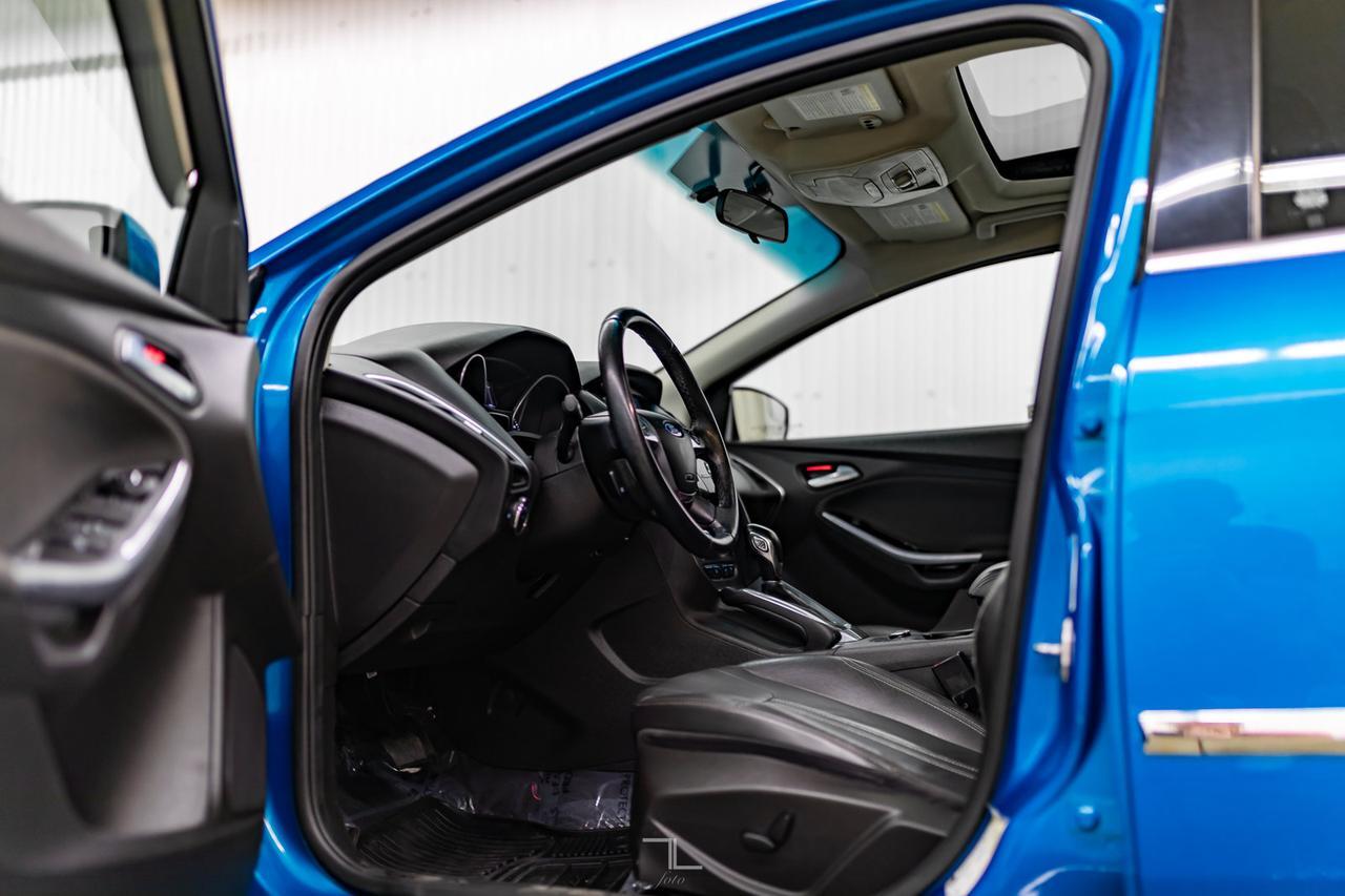 2012 Ford Focus Titanium Leather Roof Nav BCam Red Deer AB