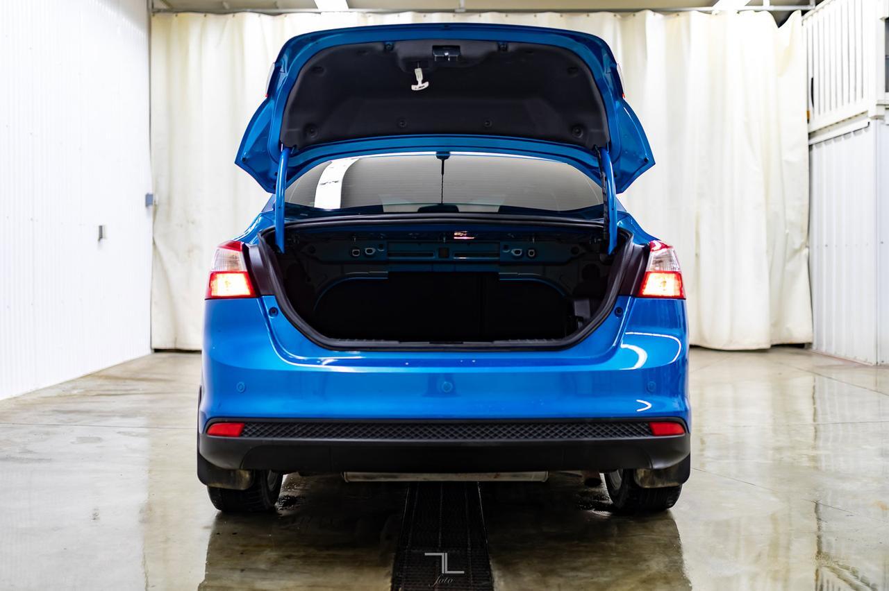 2012 Ford Focus Titanium Leather Roof Nav BCam Red Deer AB