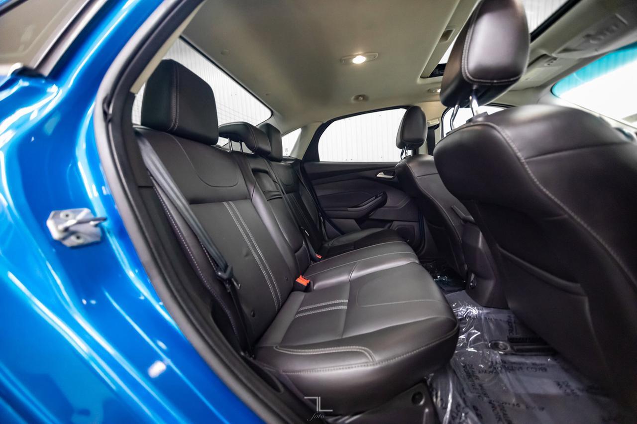 2012 Ford Focus Titanium Leather Roof Nav BCam Red Deer AB