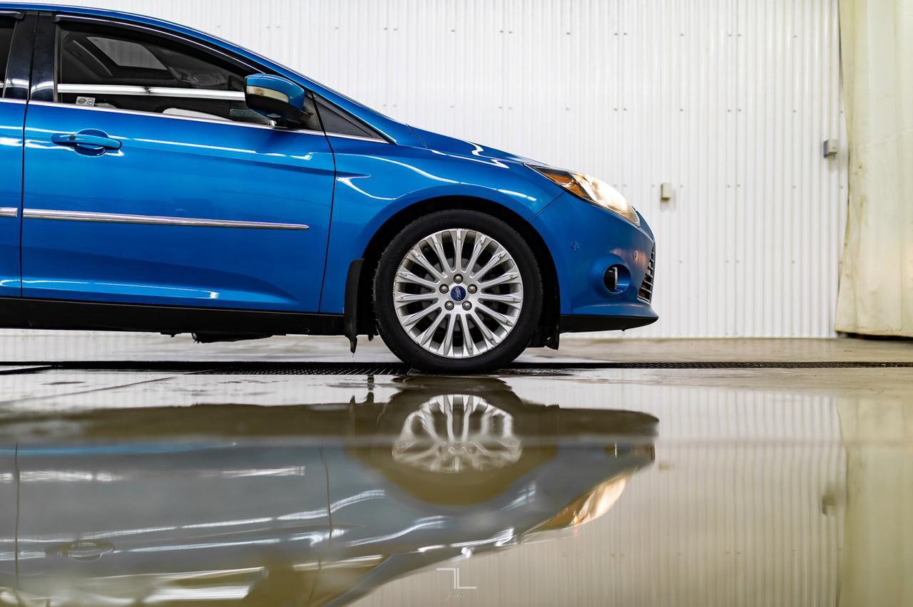 2012 Ford Focus Titanium Leather Roof Nav BCam Red Deer AB