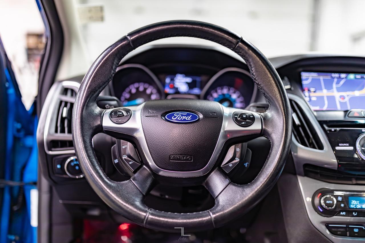 2012 Ford Focus Titanium Leather Roof Nav BCam Red Deer AB