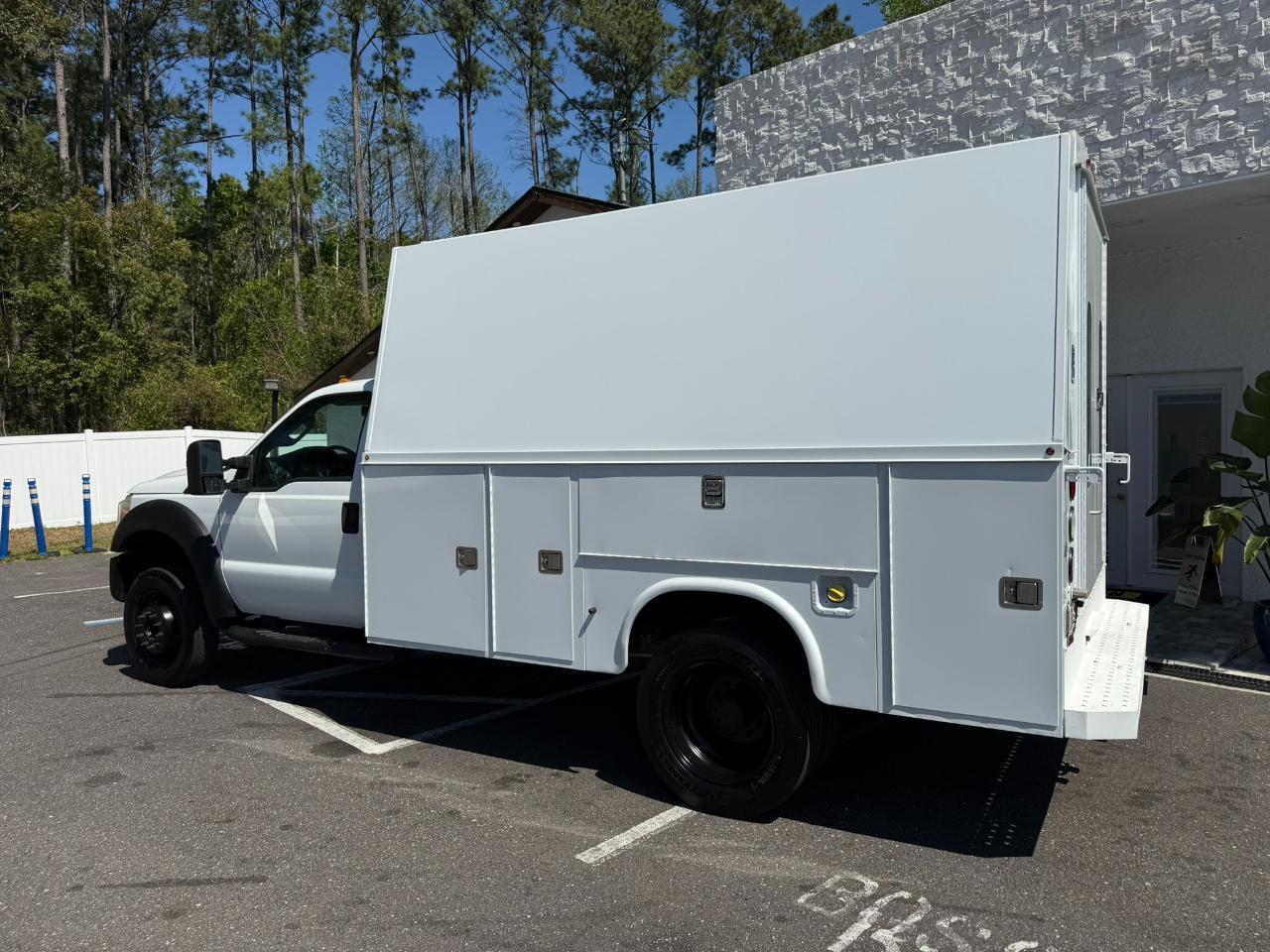 2012 Ford Super Duty F-550 DRW 2WD Reg Cab 141" WB 60" CA XLT