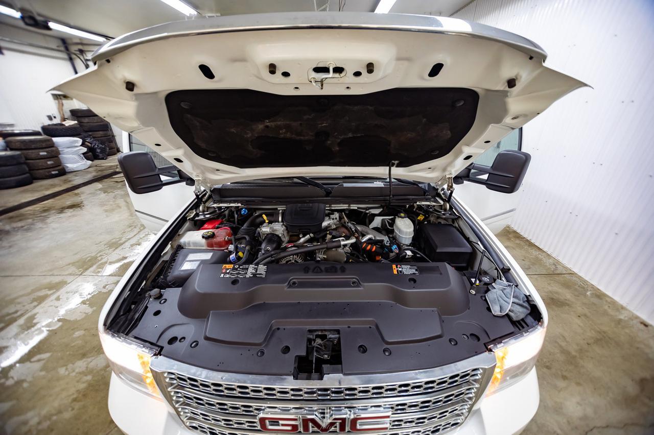 2012 GMC Sierra 2500HD 4x4 Crew Cab Denali Diesel Leather Roof Nav Red Deer AB