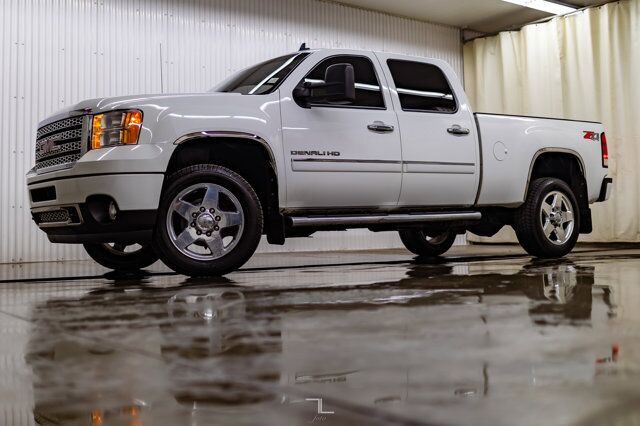 2012 GMC Sierra 2500HD 4x4 Crew Cab Denali Diesel Leather Roof Nav Red Deer AB
