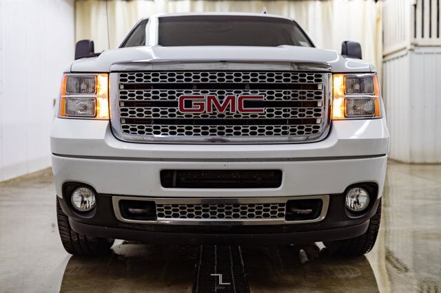 2012 GMC Sierra 2500HD 4x4 Crew Cab Denali Diesel Leather Roof Nav Red Deer AB