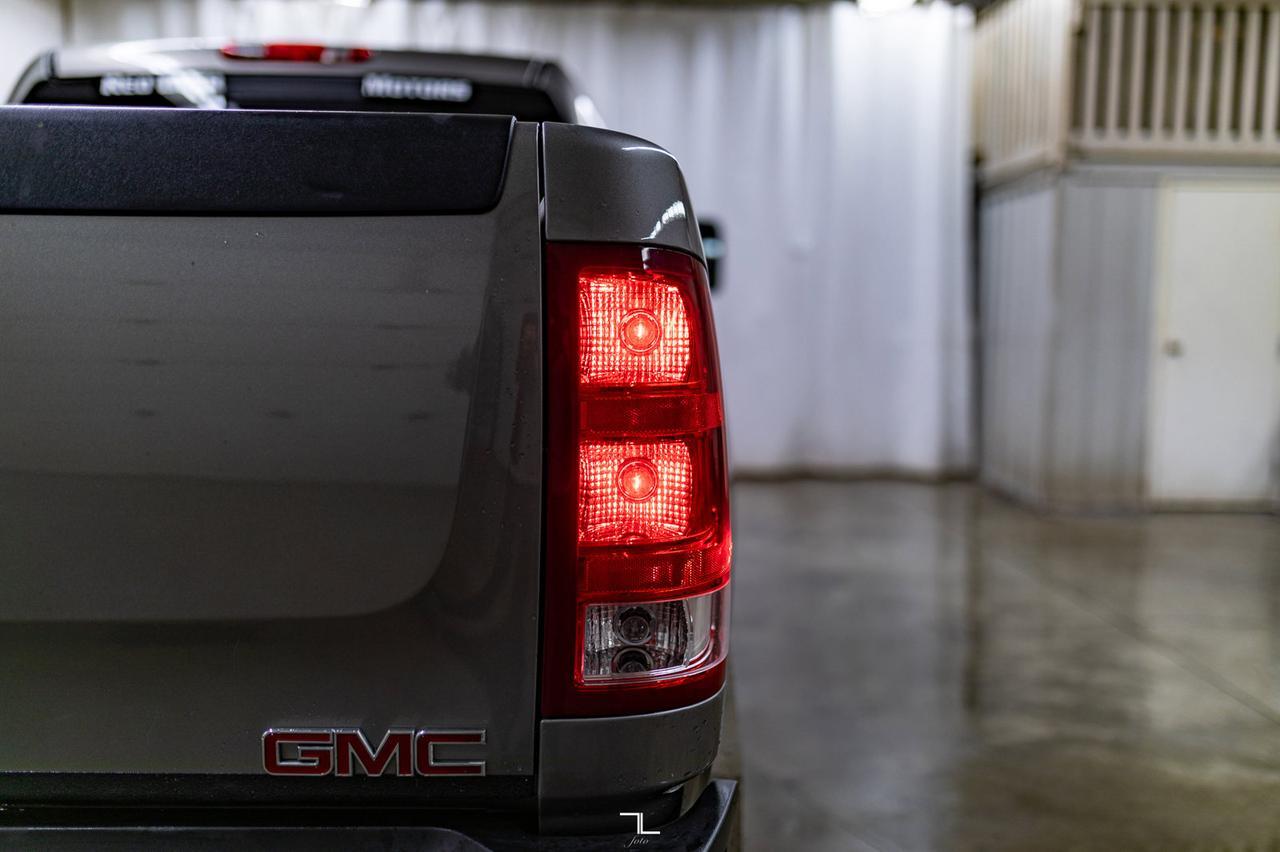 2012 GMC Sierra 2500HD 4x4 Crew Cab SLE Z71 Diesel Leather BCam Red Deer AB