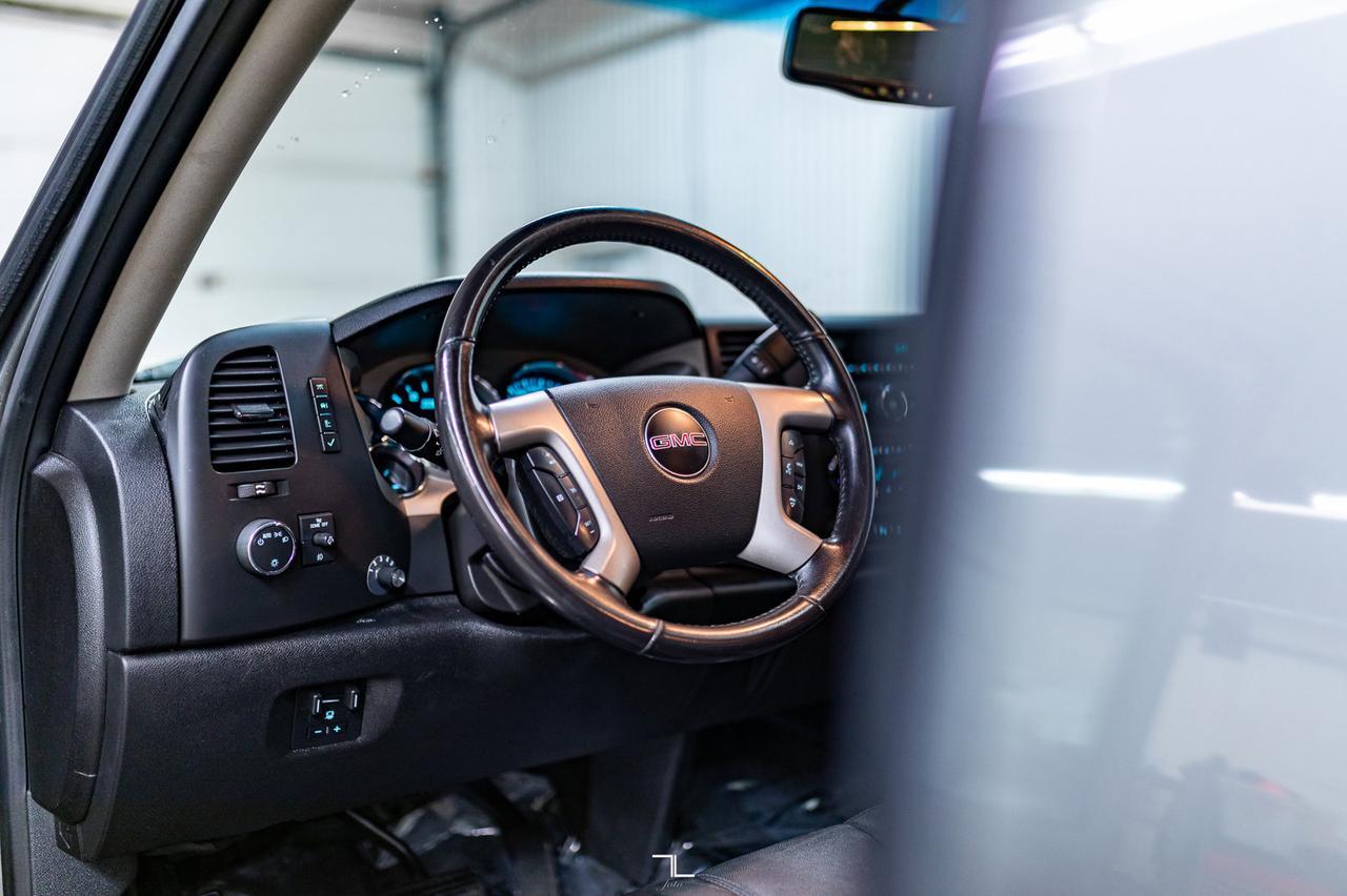 2012 GMC Sierra 2500HD 4x4 Crew Cab SLE Z71 Diesel Leather BCam Red Deer AB