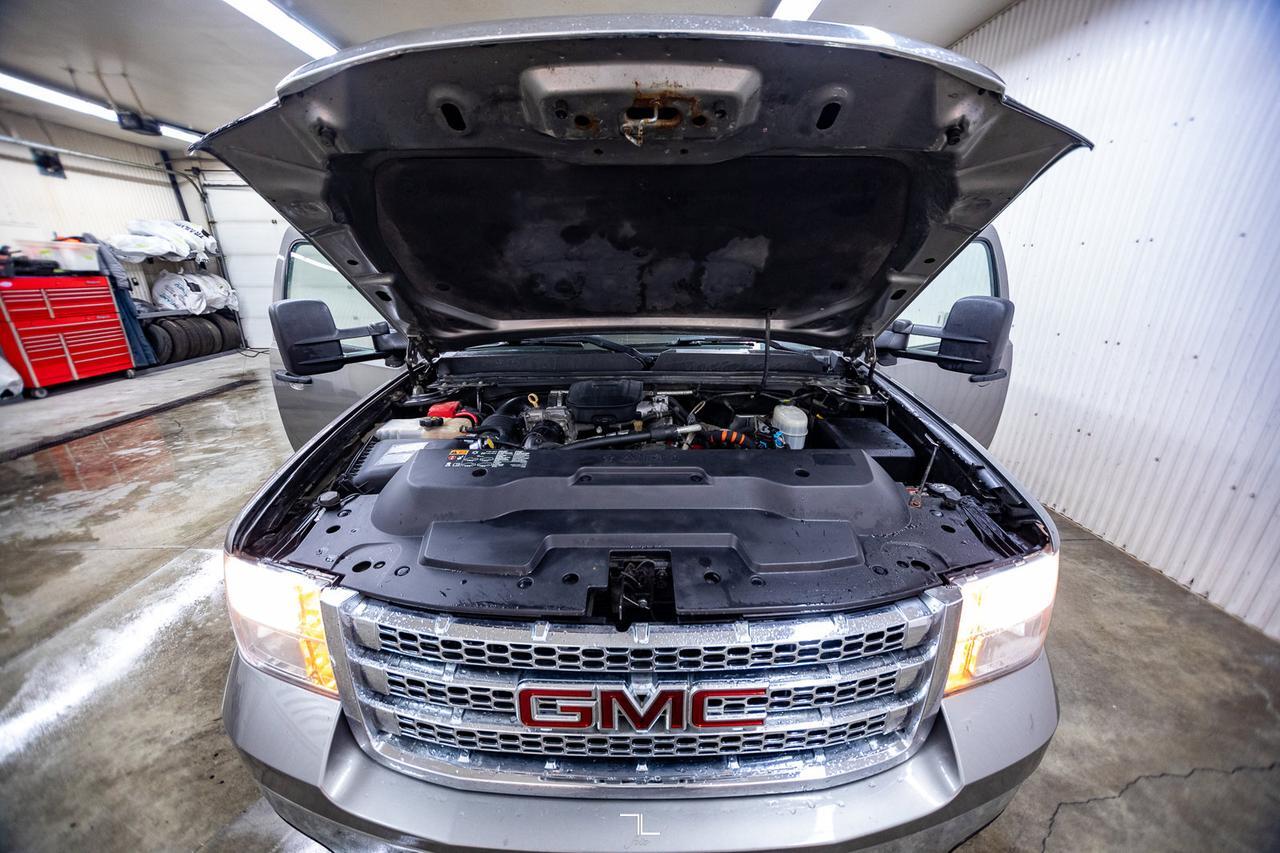 2012 GMC Sierra 2500HD 4x4 Crew Cab SLE Z71 Diesel Leather BCam Red Deer AB