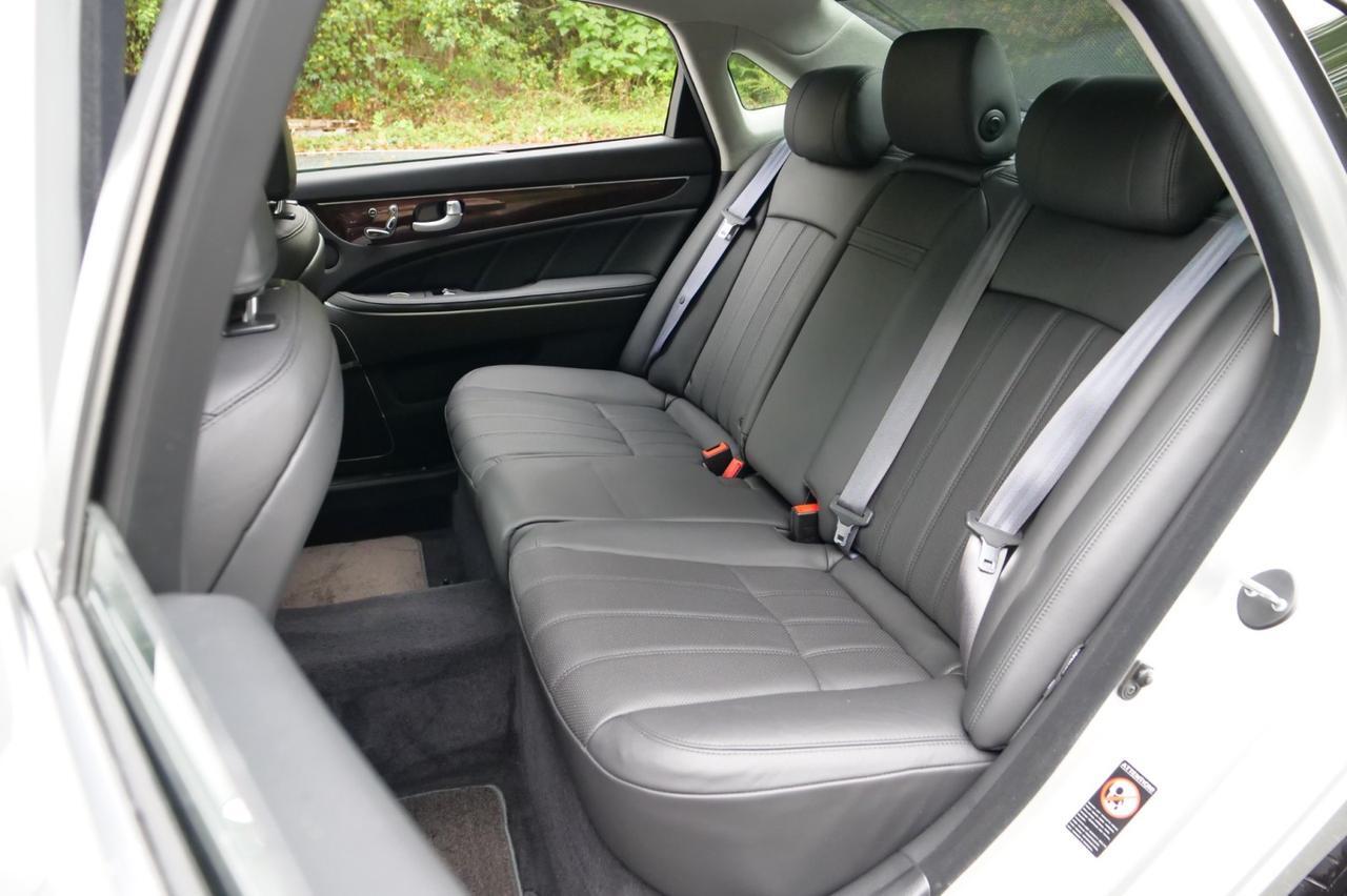 2012 Hyundai Equus Signature / Driver Massage / Cooled Seats / Sunroof! Lincolnton NC