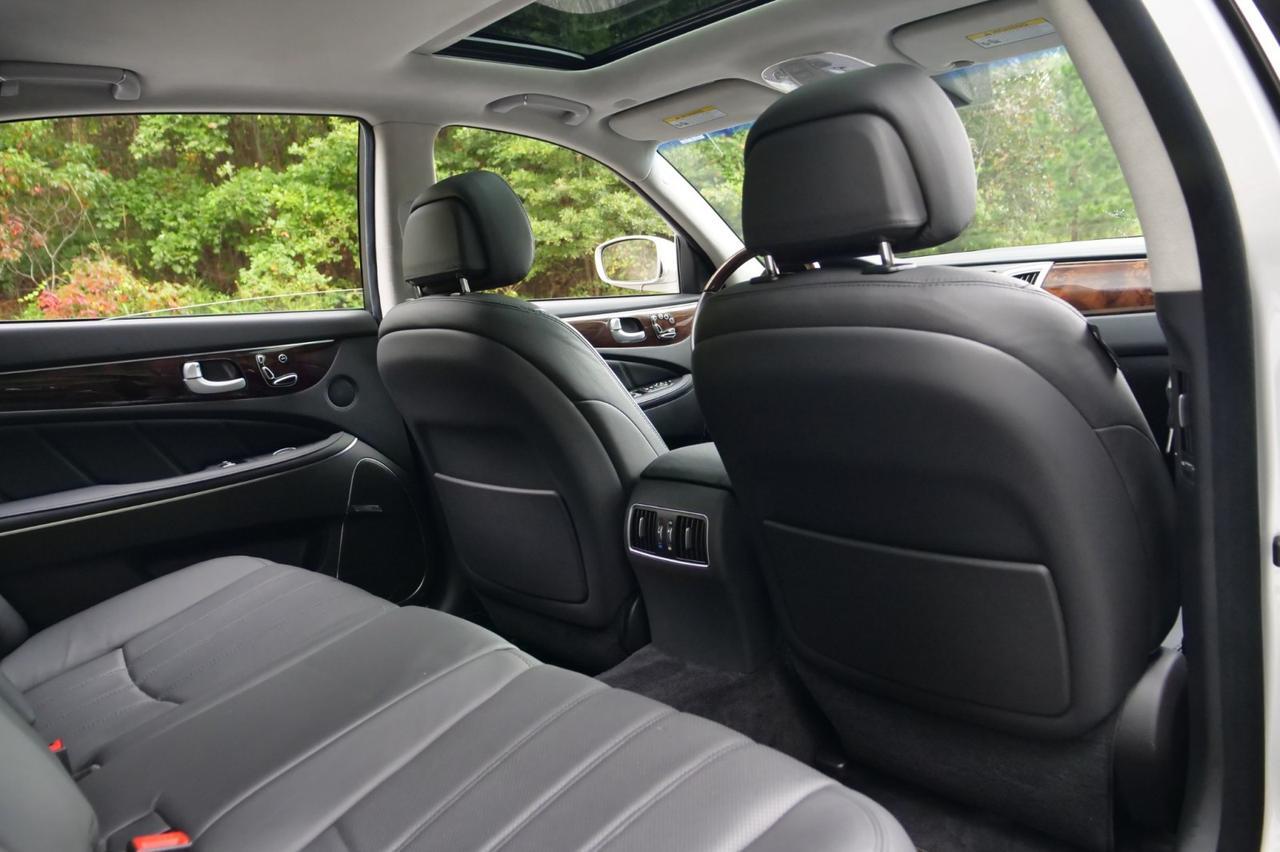 2012 Hyundai Equus Signature / Driver Massage / Cooled Seats / Sunroof! Lincolnton NC