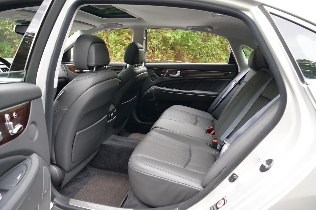 2012 Hyundai Equus Signature / Driver Massage / Cooled Seats / Sunroof! Lincolnton NC
