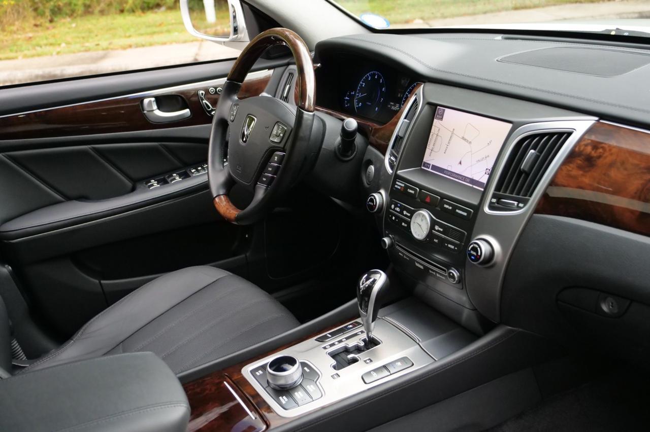 2012 Hyundai Equus Signature / Driver Massage / Cooled Seats / Sunroof! Lincolnton NC