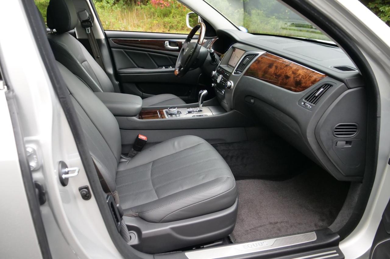 2012 Hyundai Equus Signature / Driver Massage / Cooled Seats / Sunroof! Lincolnton NC