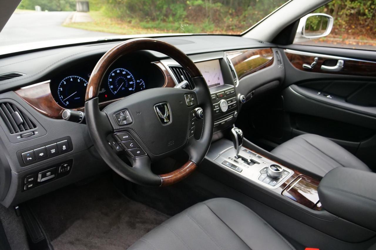 2012 Hyundai Equus Signature / Driver Massage / Cooled Seats / Sunroof! Lincolnton NC