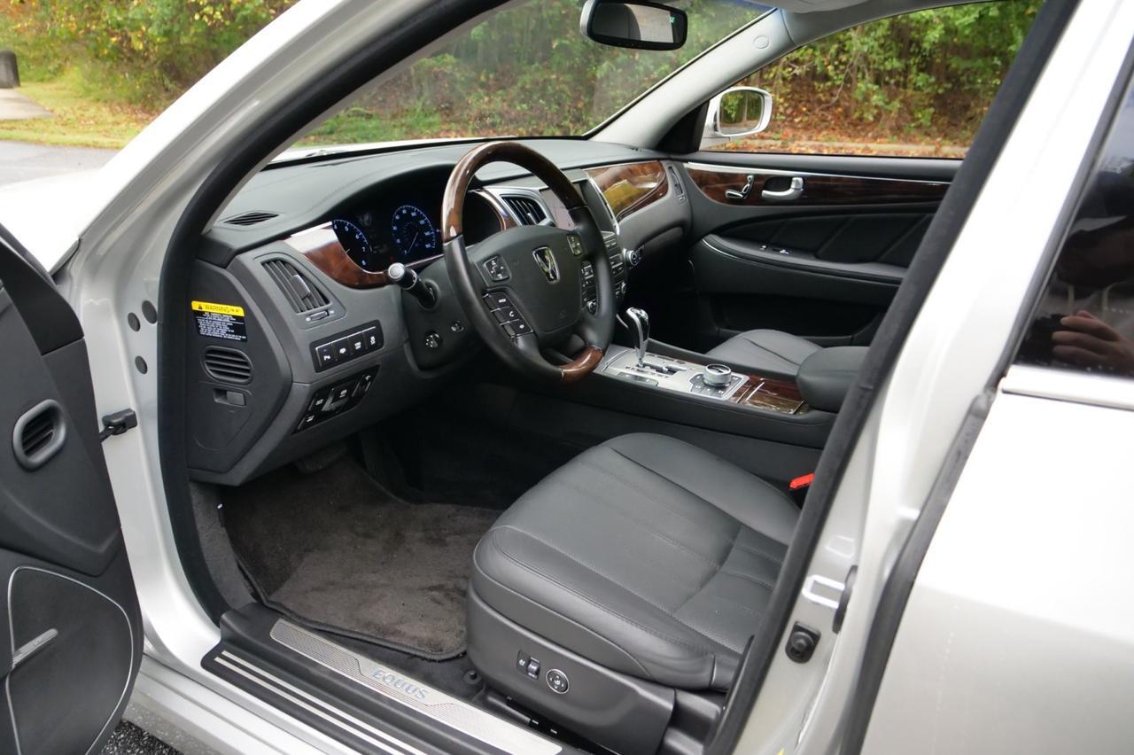2012 Hyundai Equus Signature / Driver Massage / Cooled Seats / Sunroof! Lincolnton NC