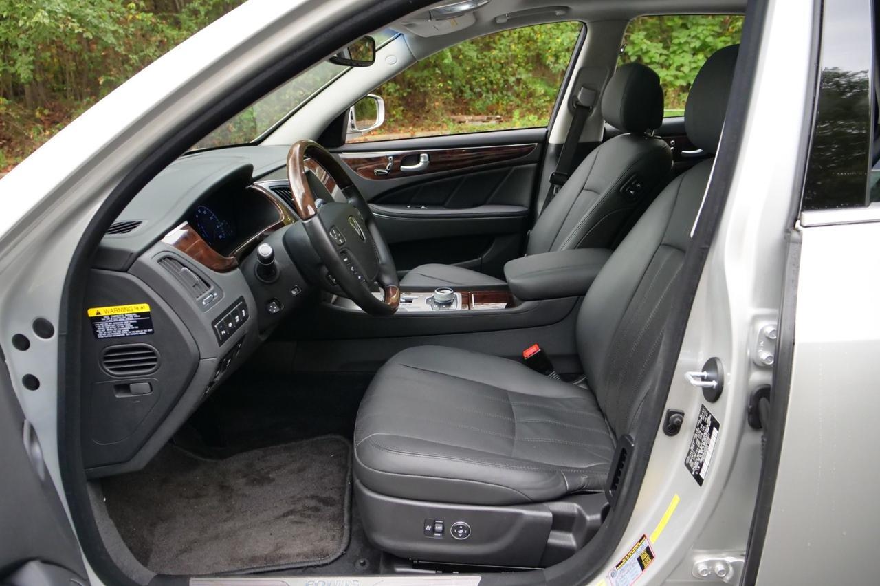 2012 Hyundai Equus Signature / Driver Massage / Cooled Seats / Sunroof! Lincolnton NC