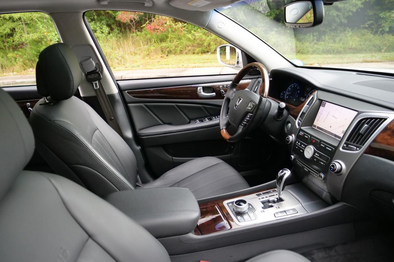 2012 Hyundai Equus Signature / Driver Massage / Cooled Seats / Sunroof! Lincolnton NC