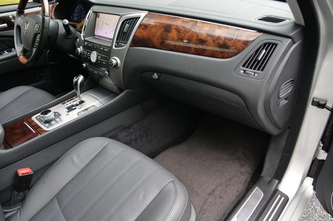 2012 Hyundai Equus Signature / Driver Massage / Cooled Seats / Sunroof! Lincolnton NC