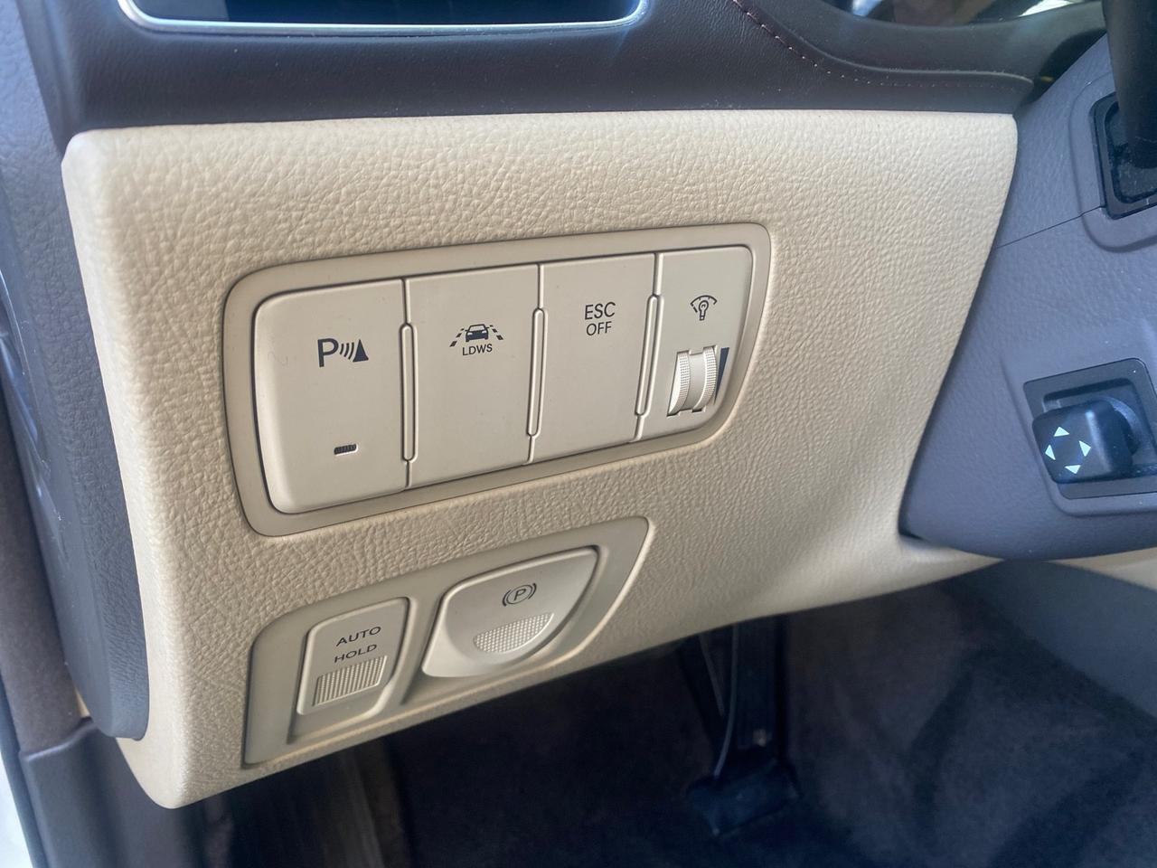 2012 Hyundai Genesis 4.6L V8 LOW MILES PEARL WHITE Pompano Beach FL