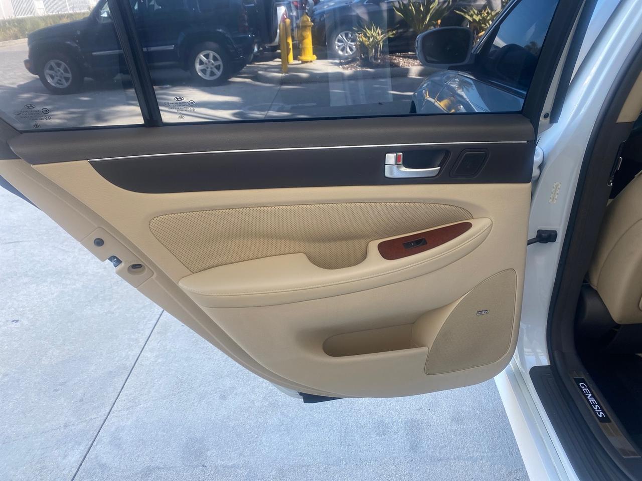 2012 Hyundai Genesis 4.6L V8 LOW MILES PEARL WHITE Pompano Beach FL