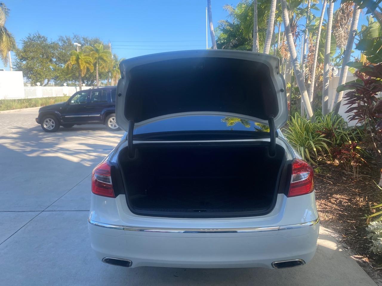 2012 Hyundai Genesis 4.6L V8 LOW MILES PEARL WHITE Pompano Beach FL