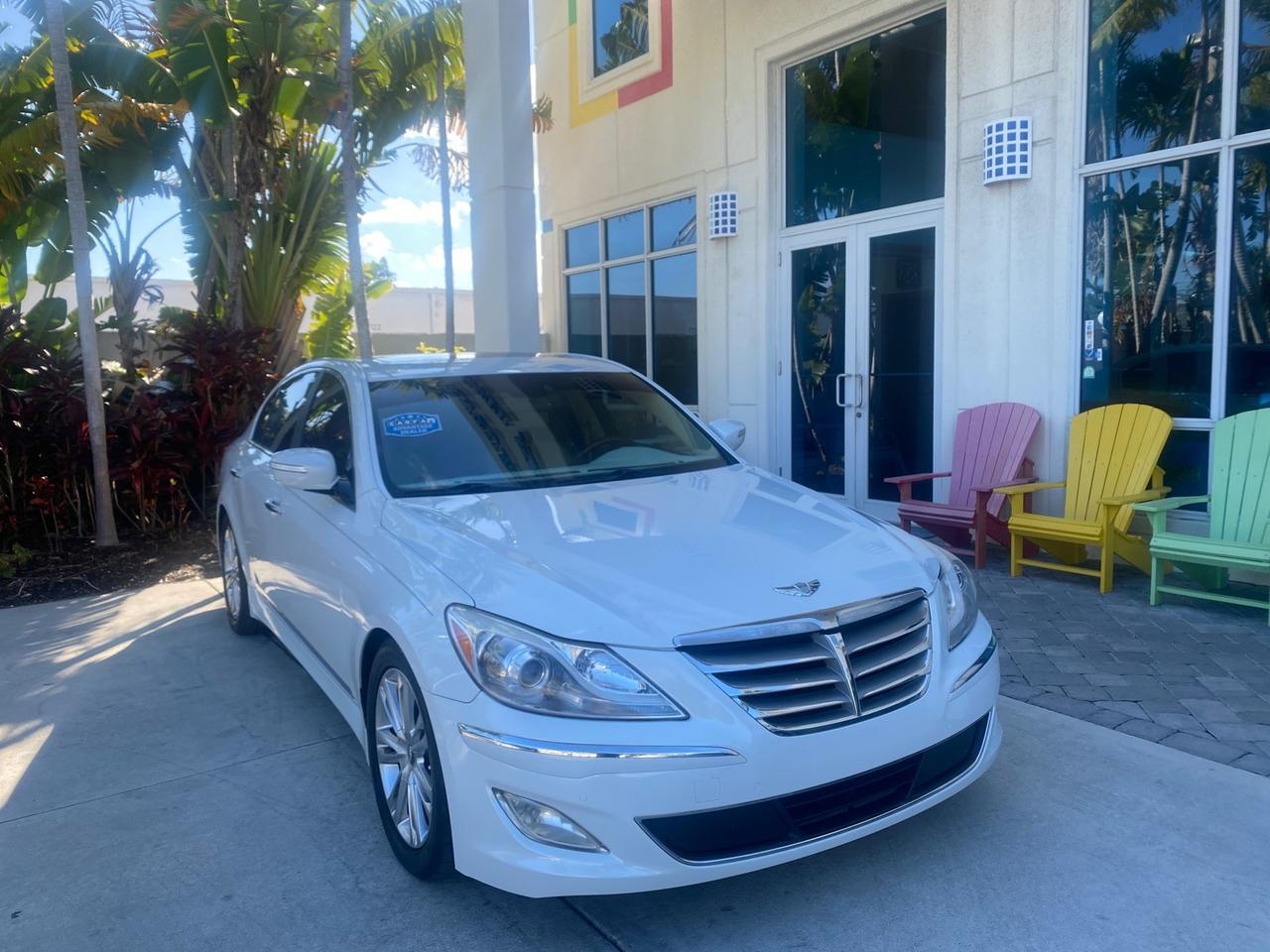 2012 Hyundai Genesis 4.6L V8 LOW MILES PEARL WHITE