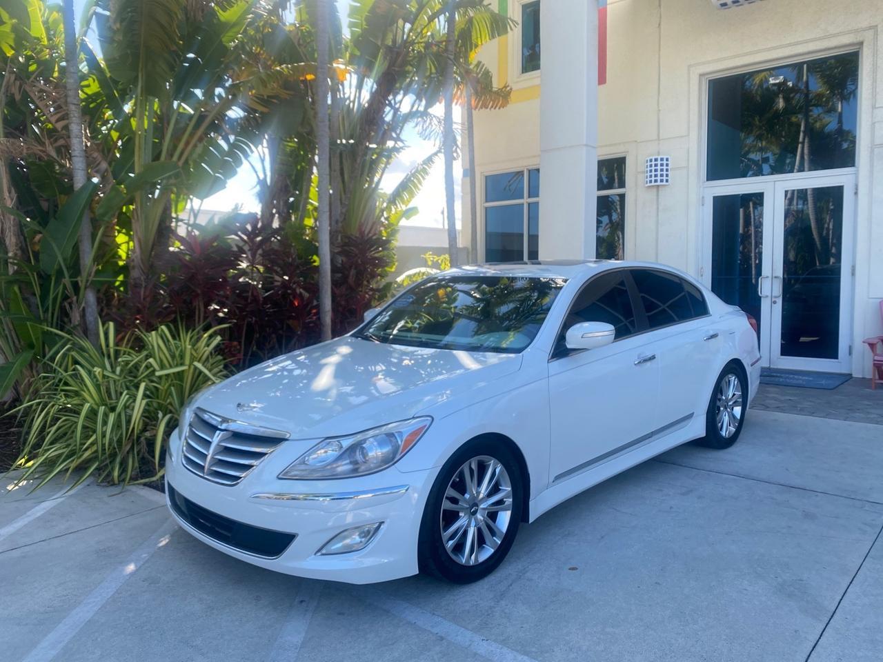 2012 Hyundai Genesis 4.6L V8 LOW MILES PEARL WHITE Pompano Beach FL