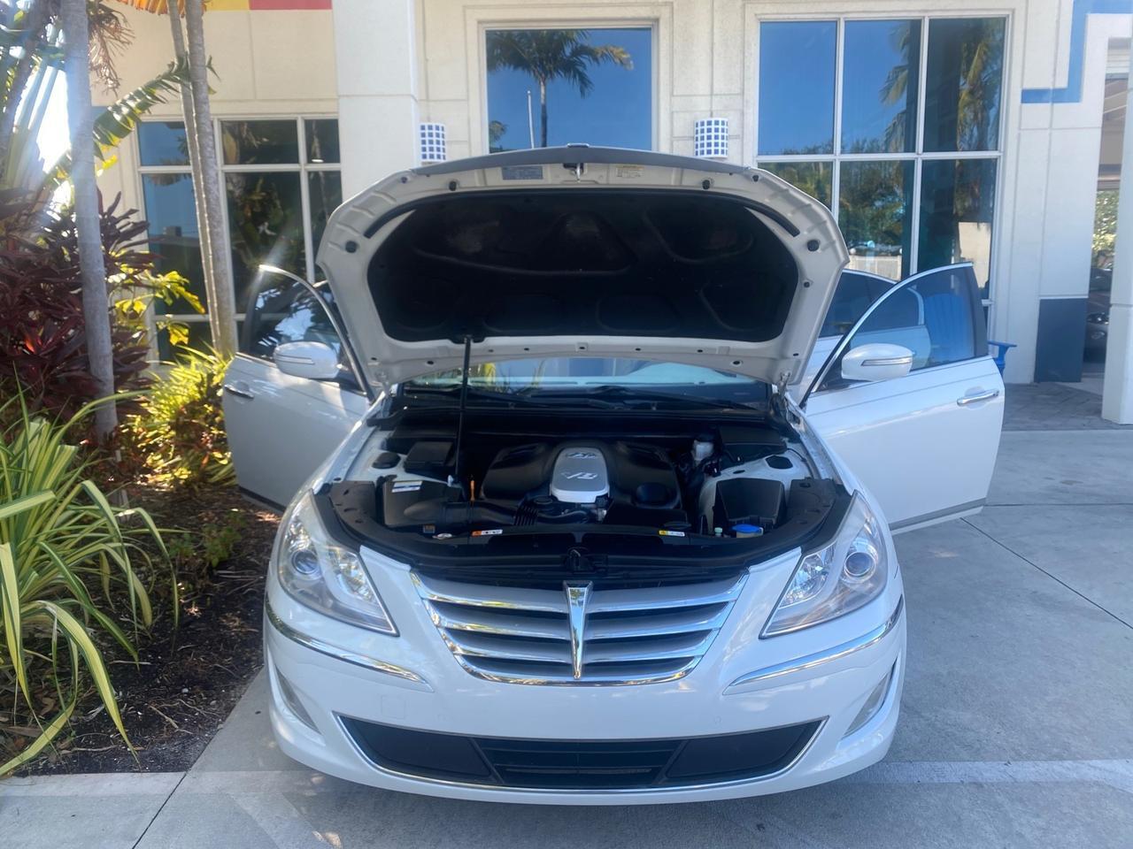 2012 Hyundai Genesis 4.6L V8 LOW MILES PEARL WHITE Pompano Beach FL