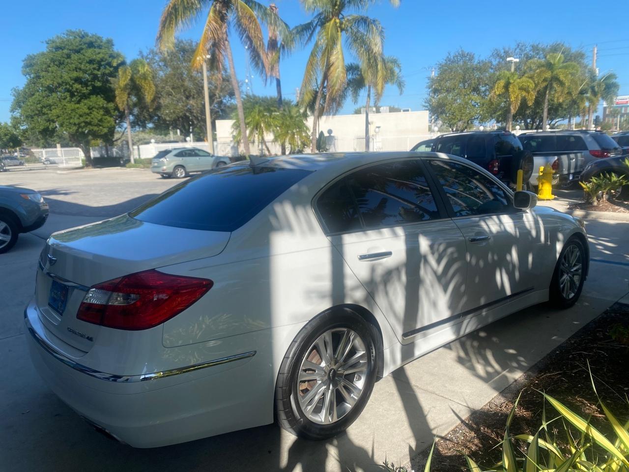 2012 Hyundai Genesis 4.6L V8 LOW MILES PEARL WHITE Pompano Beach FL