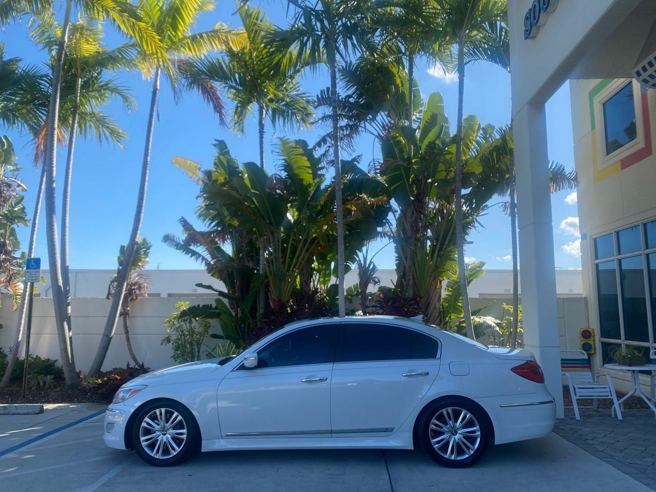 2012 Hyundai Genesis 4.6L V8 LOW MILES PEARL WHITE Pompano Beach FL