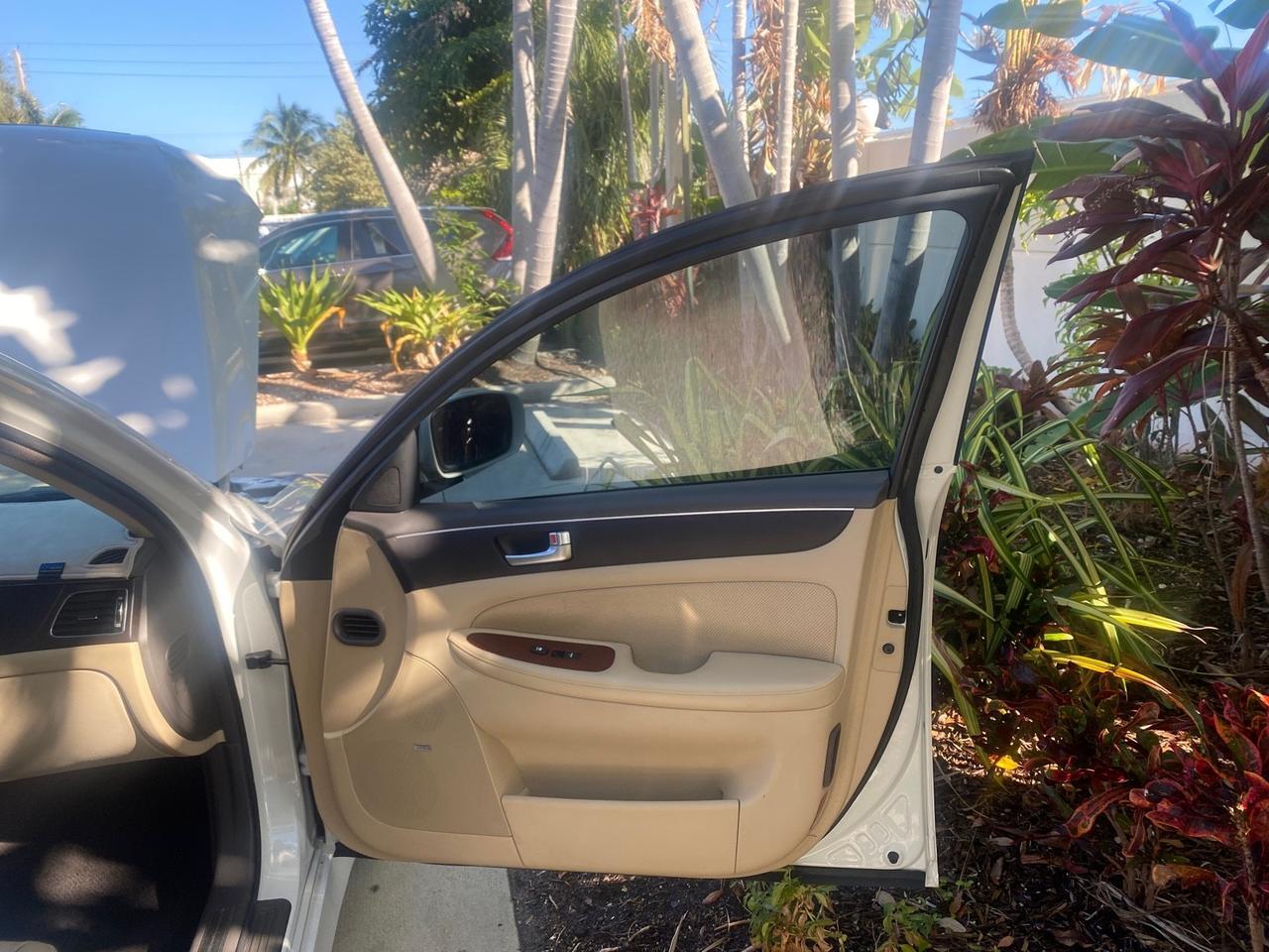 2012 Hyundai Genesis 4.6L V8 LOW MILES PEARL WHITE Pompano Beach FL