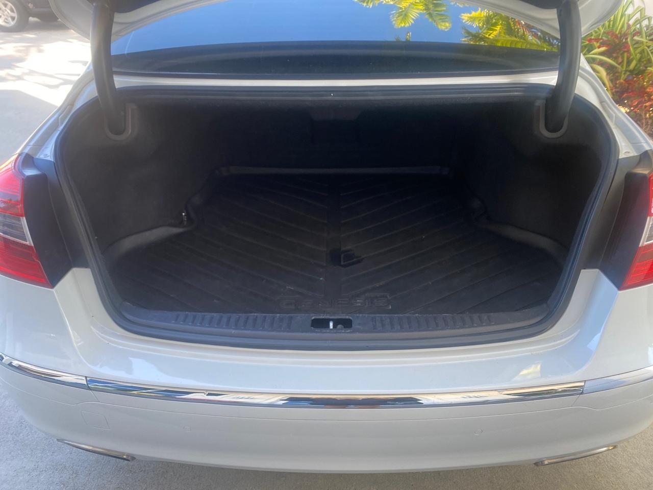 2012 Hyundai Genesis 4.6L V8 LOW MILES PEARL WHITE Pompano Beach FL