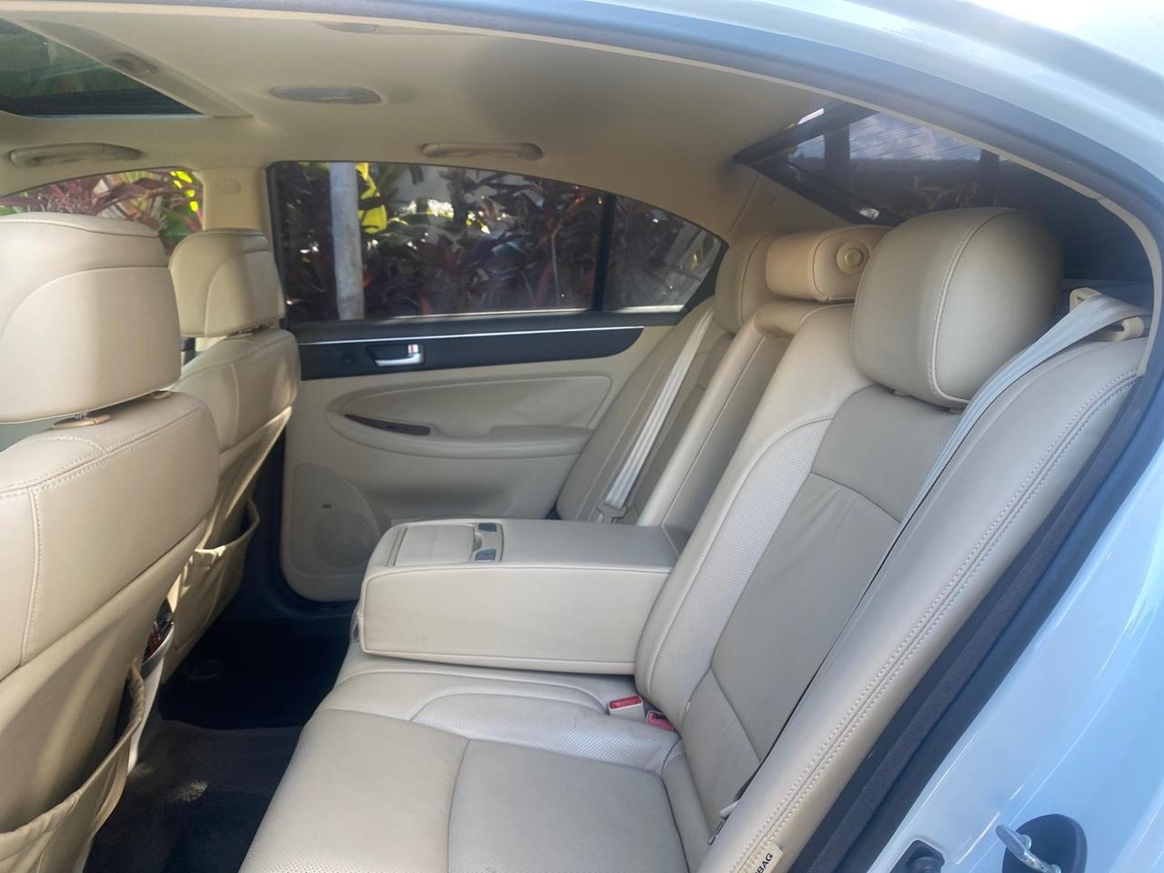 2012 Hyundai Genesis 4.6L V8 LOW MILES PEARL WHITE Pompano Beach FL