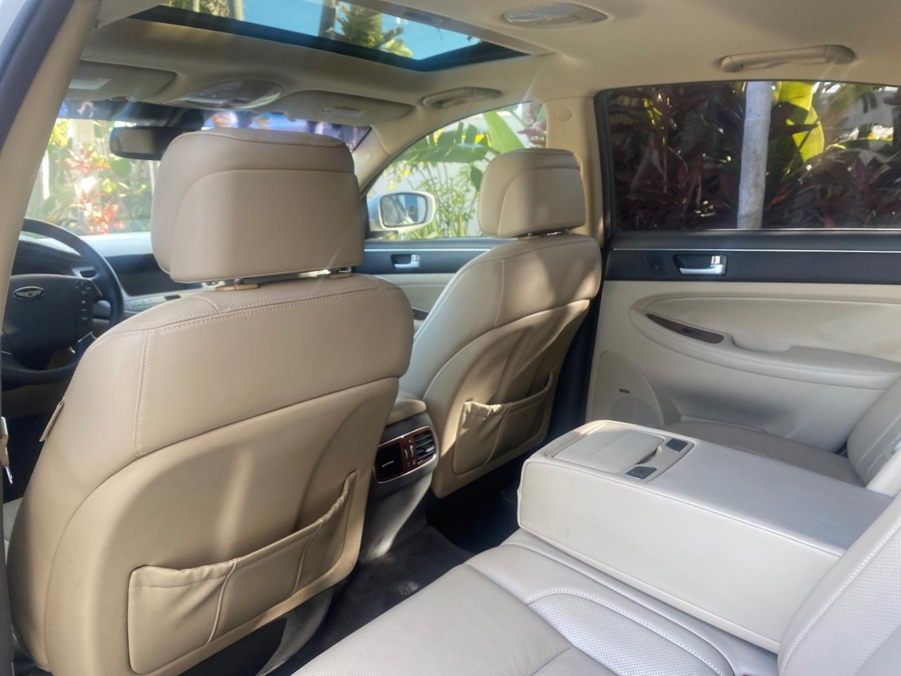 2012 Hyundai Genesis 4.6L V8 LOW MILES PEARL WHITE Pompano Beach FL